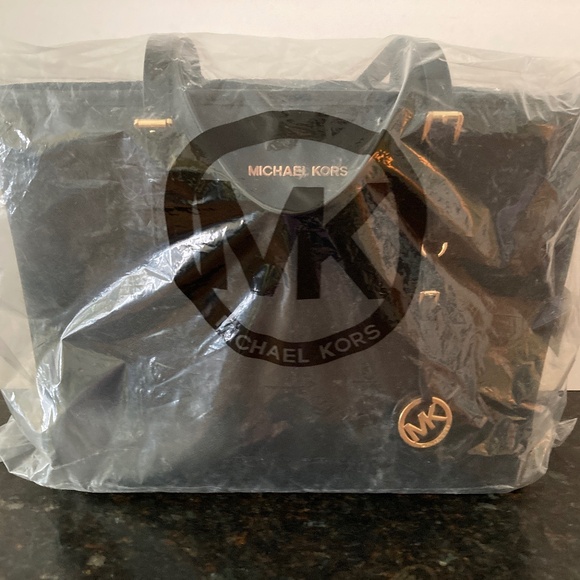 Michael Kors Black Saffiano Leather Large Jet Set Travel TZ Tote/30S4GTVT2L/NEW! - Picture 3 of 15